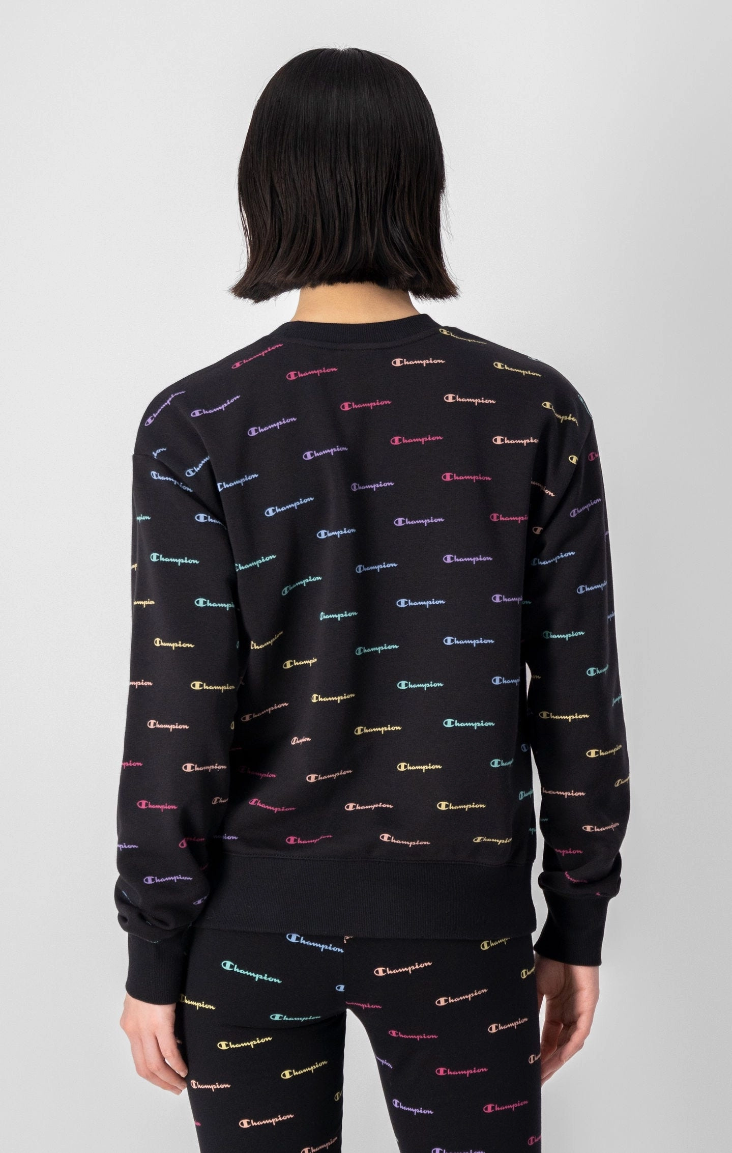Sweatshirt mit Logo-Schriftzug im mehrfarbigen Allover-Print