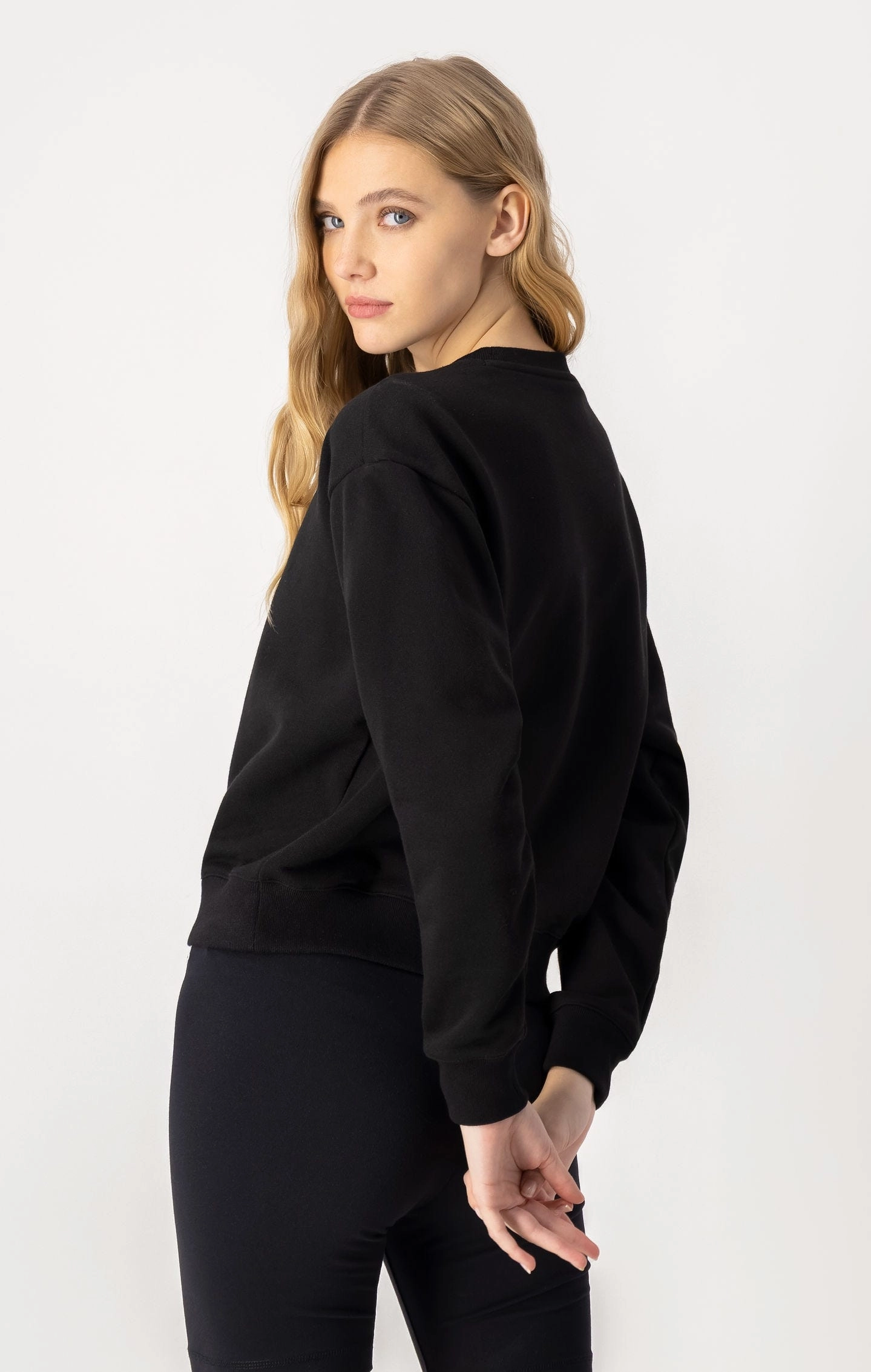 Sweatshirt in Kastenform mit Sticklogo