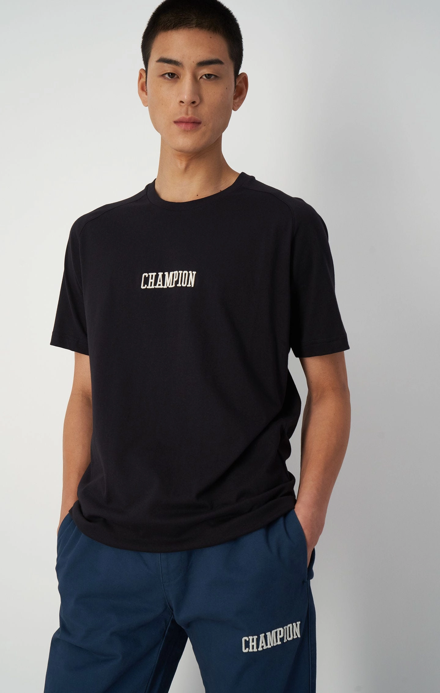 Baumwoll-T-Shirt mit kleinem Logo im College-Stil