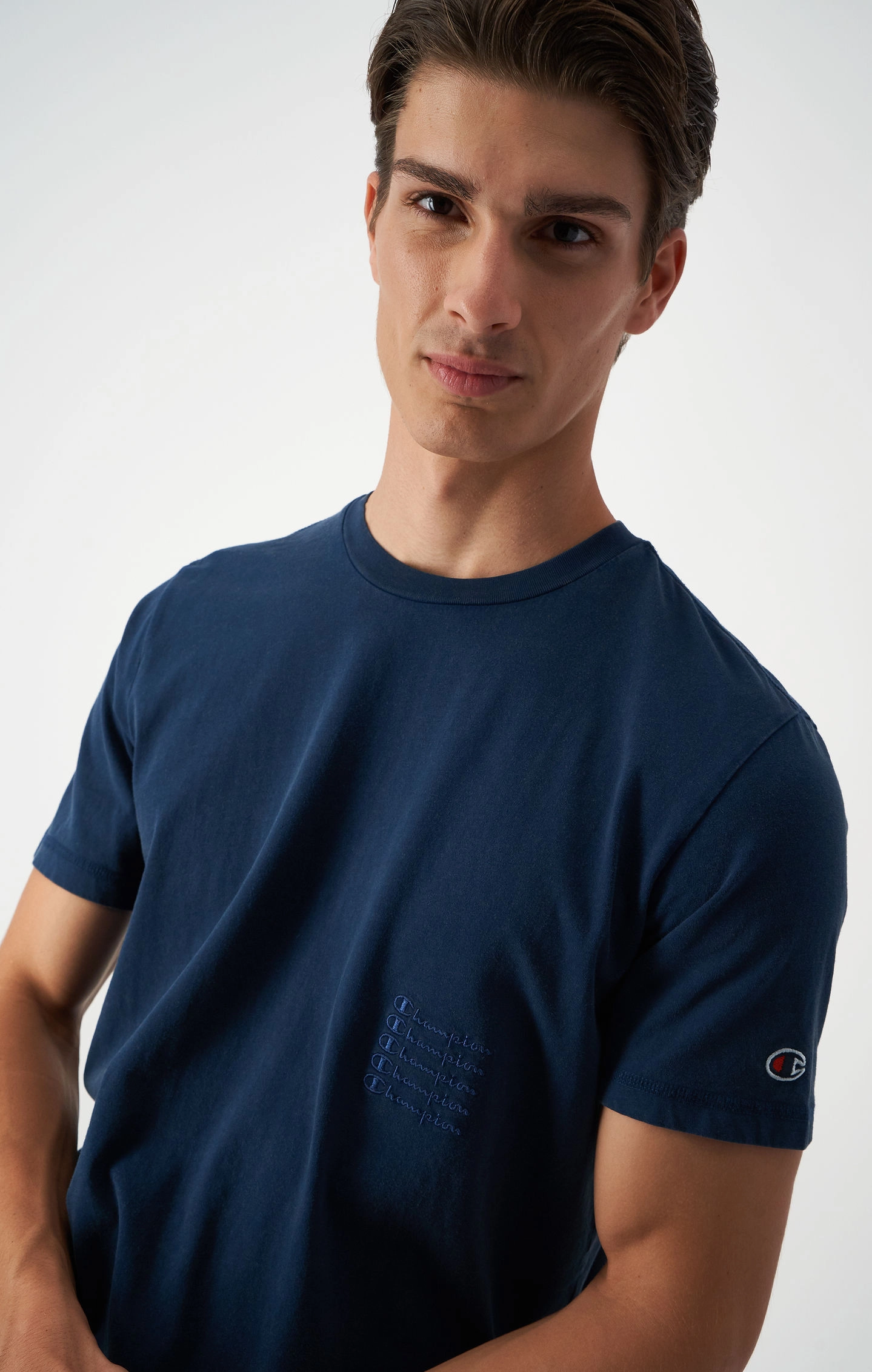 T-Shirt aus eisgefärbter Baumwolle mit Logo-Schriftzug