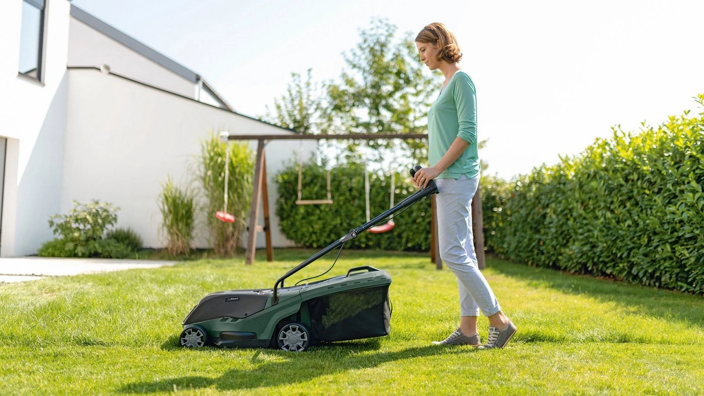 Bosch Home & Garden Akkurasenmäher »UniversalRotak 36-560«, 38 cm Schnittbreite, (Set), mit 2 Akkus und Ladegerät