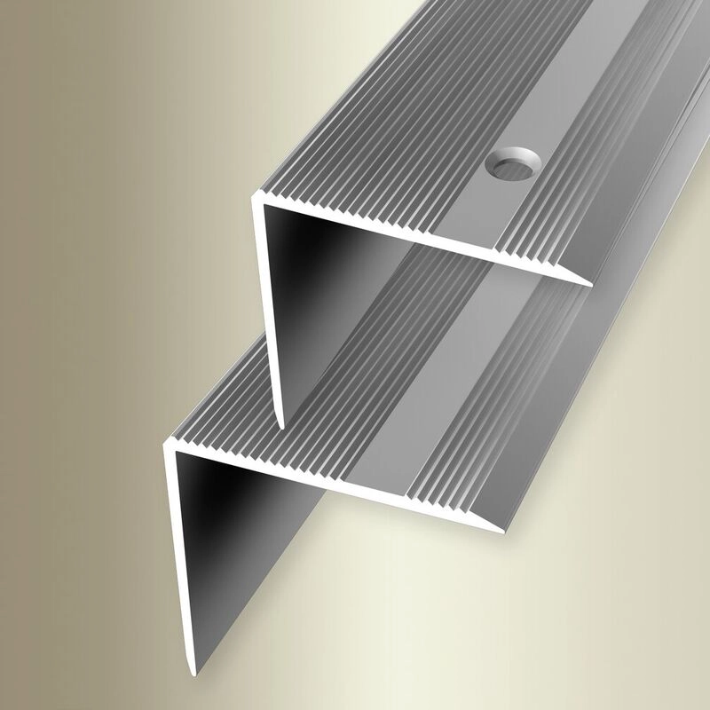 Treppenkantenprofil | Breite:45 mm | Höhe:40 mm | Länge:1000 mm | Winkelprofil | Metallprofil | Aluminium eloxiert | Silber | Gebohrt | 1 Stück
