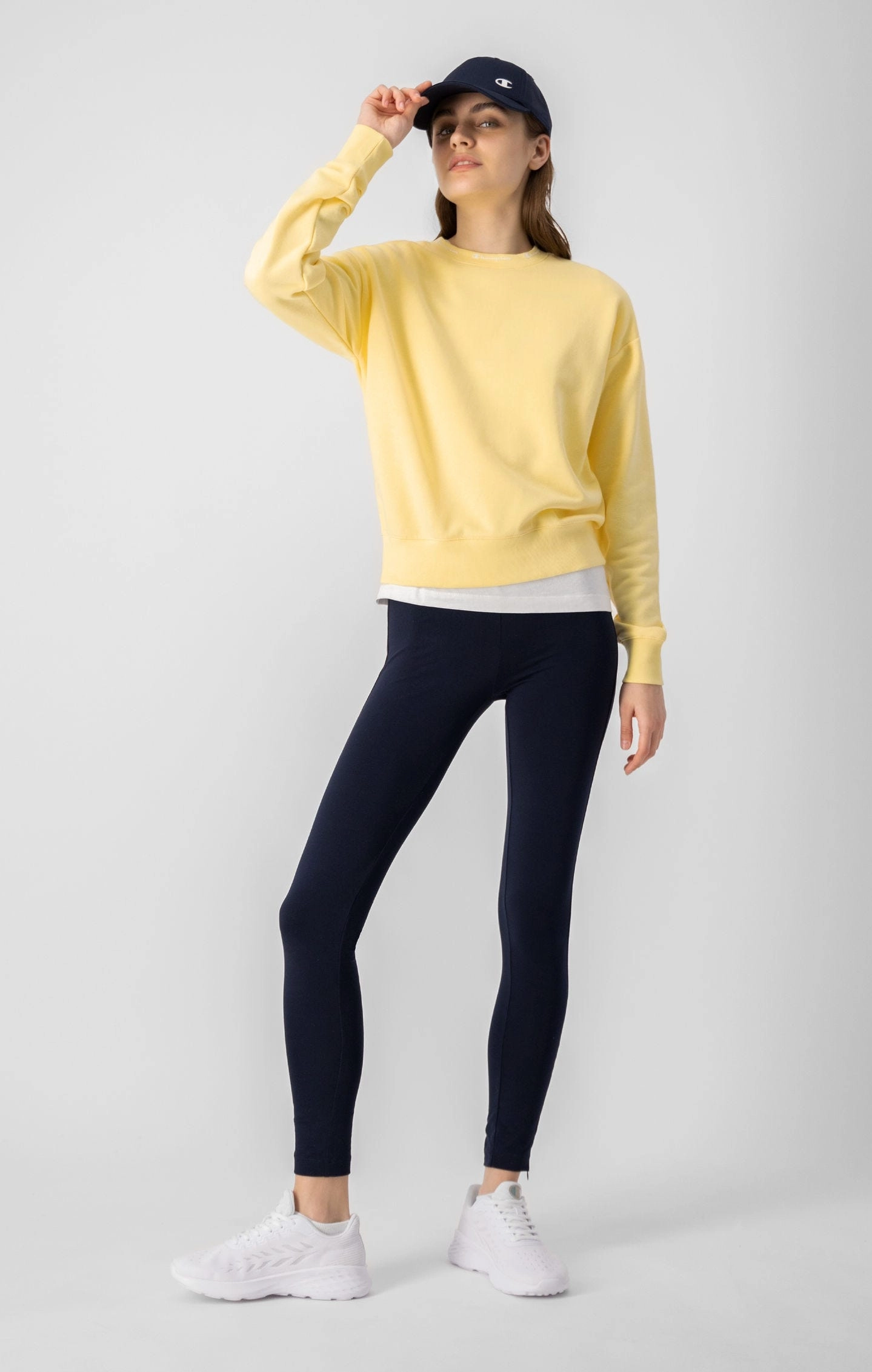 Sweatshirt mit umlaufendem Logo-Schriftzug am Hals