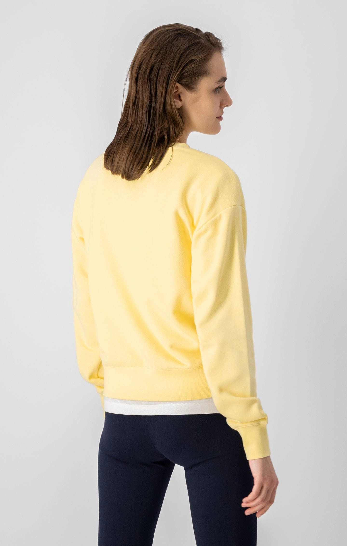 Sweatshirt mit umlaufendem Logo-Schriftzug am Hals
