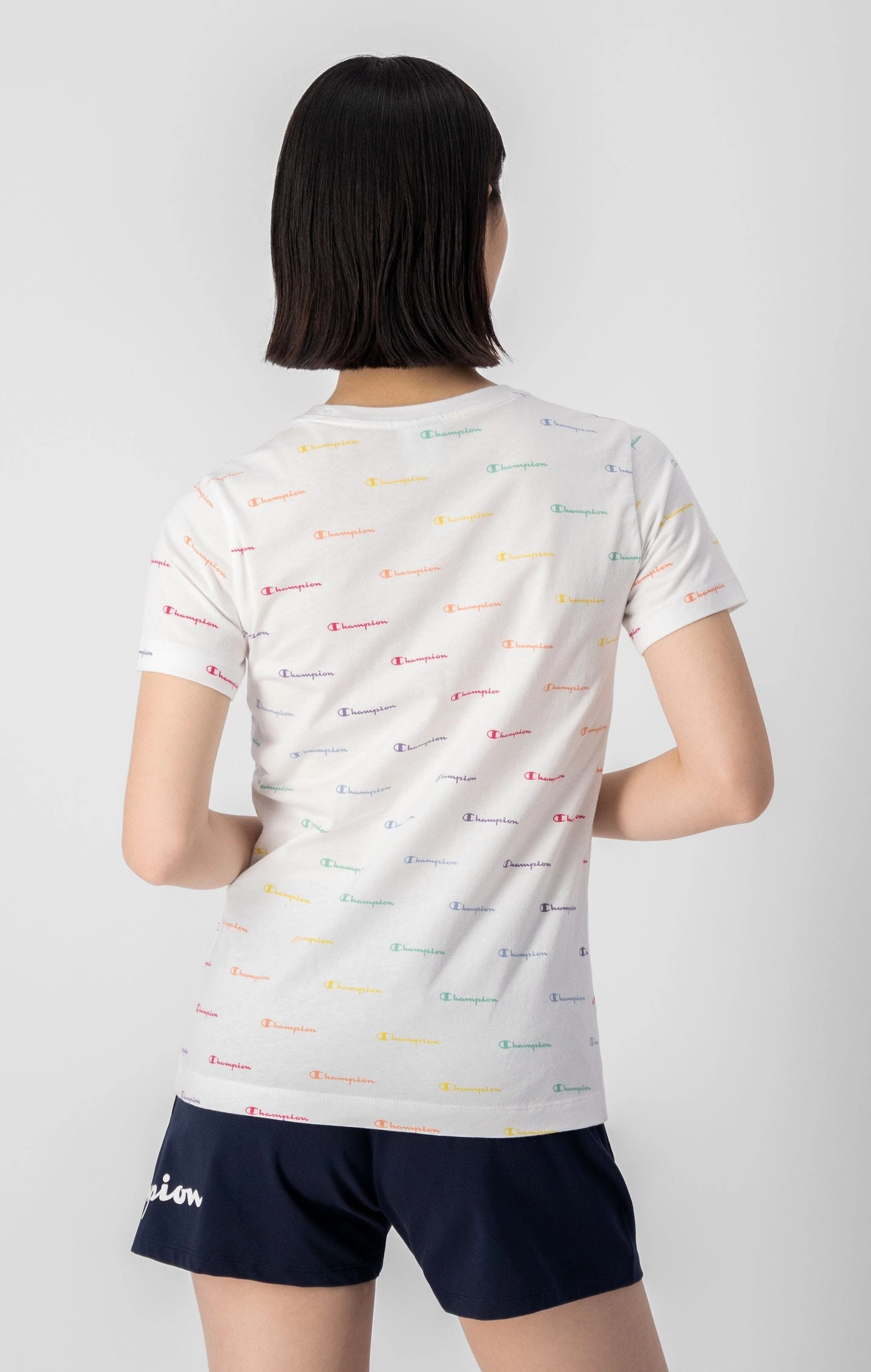 T-Shirt mit Logo-Schriftzug im mehrfarbigen Allover-Print