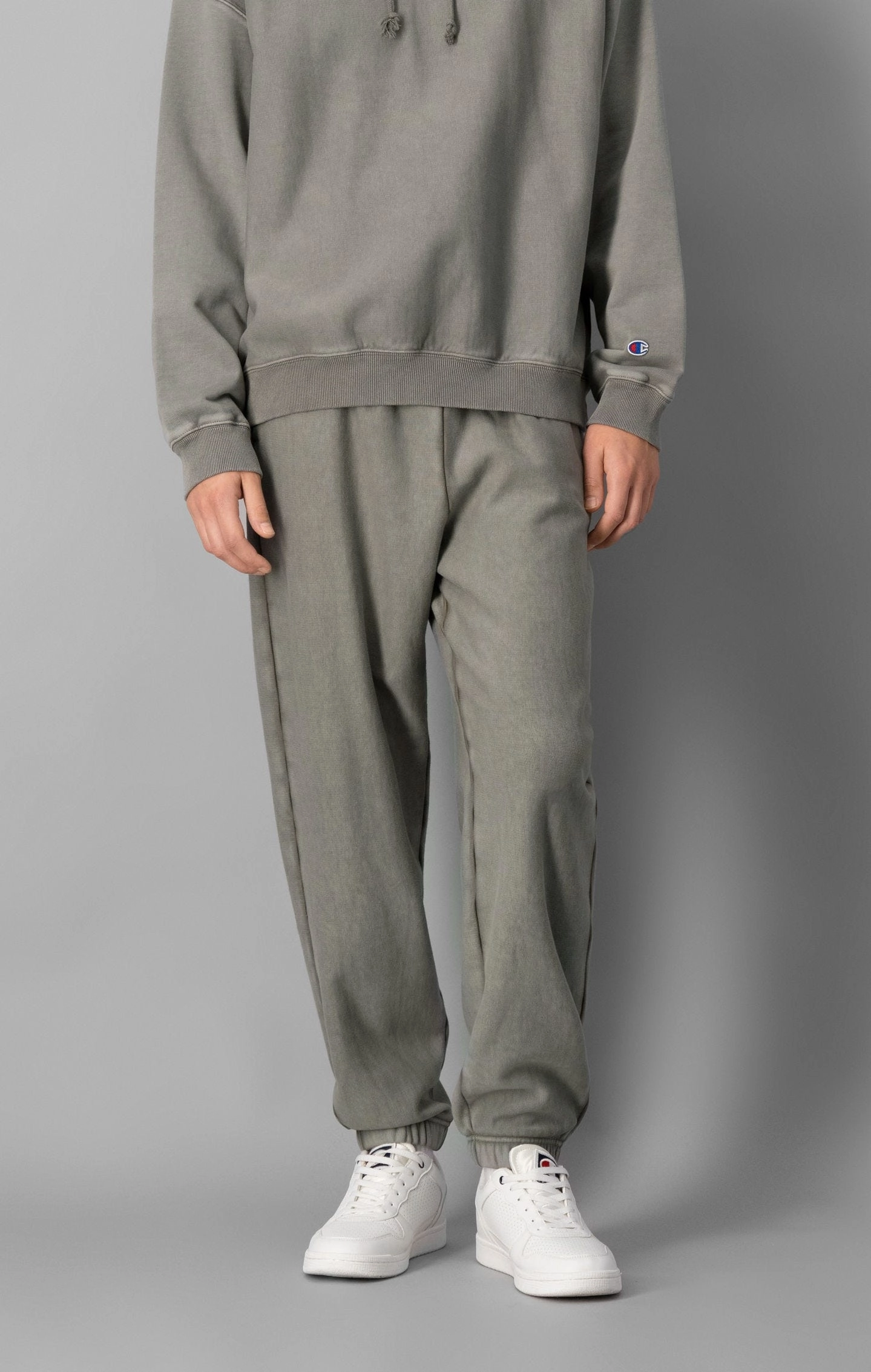 Minimalistische Jogginghose mit Acid-Waschung