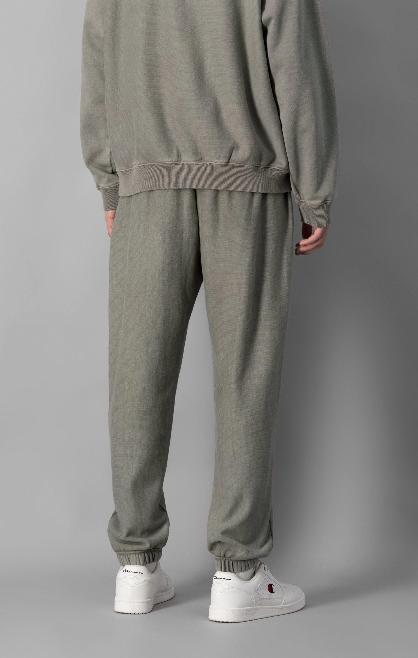 Minimalistische Jogginghose mit Acid-Waschung
