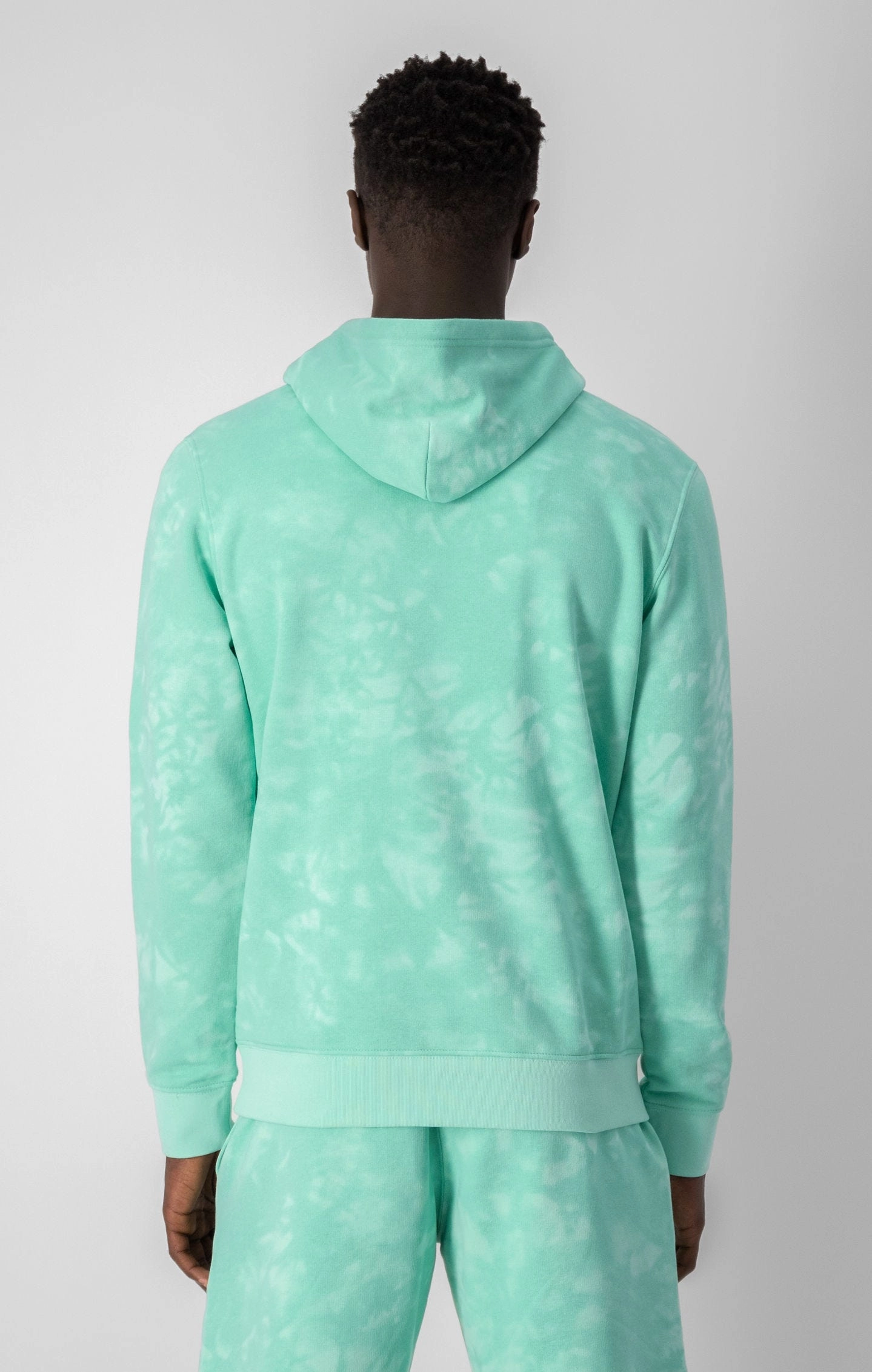 Tie-Dye-Kapuzenpullover mit kleinem Logo-Schriftzug