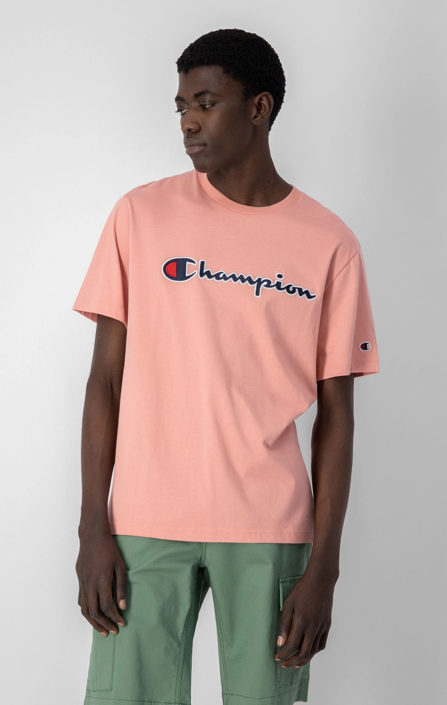 T-Shirt mit großem gesticktem Logo-Schriftzug