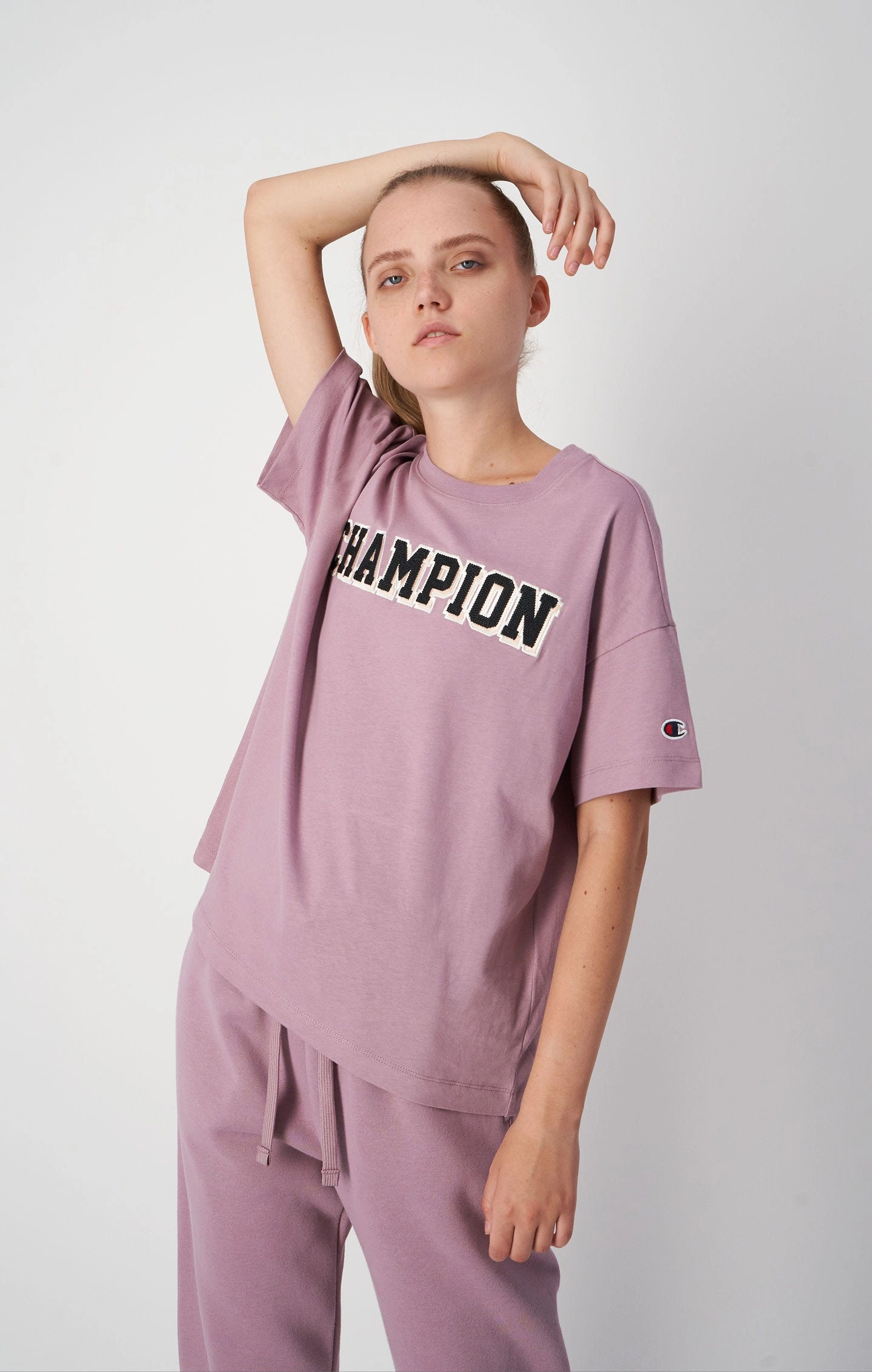T-Shirt in Kastenform mit großem Logo im College-Stil