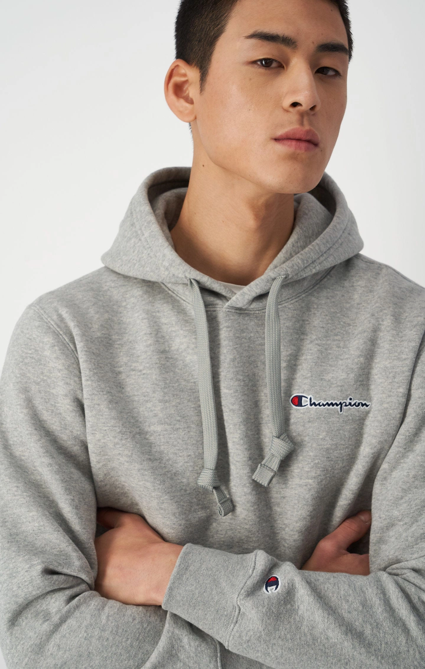 Fleece-Kapuzenpullover mit kleinem gesticktem Logo-Schriftzug