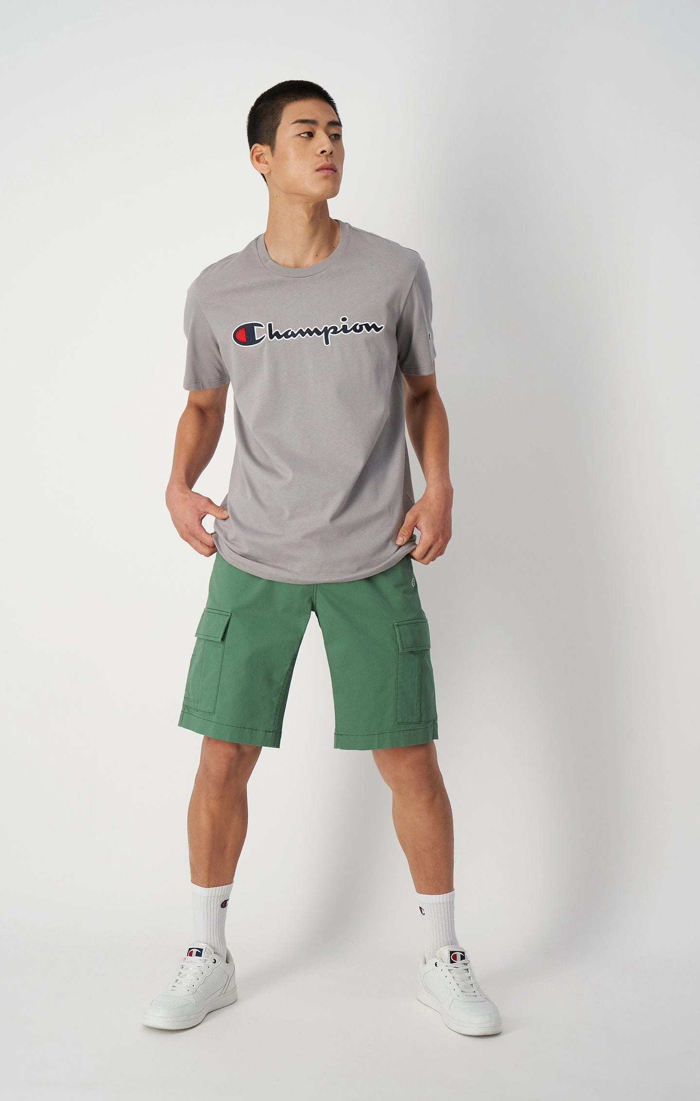 T-Shirt mit großem gesticktem Logo-Schriftzug