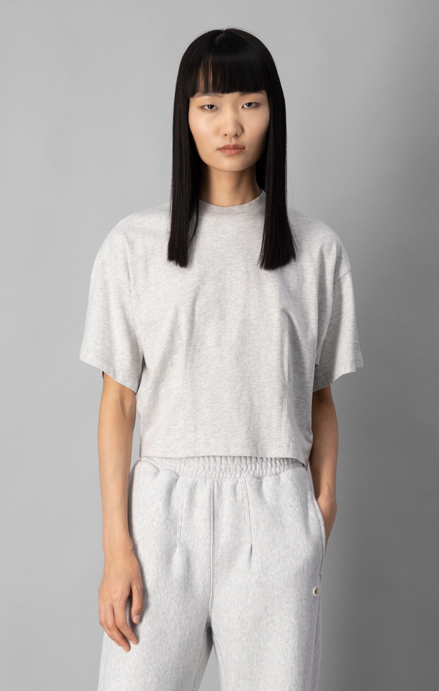 Minimalistisches körpernahes Baumwoll-T-Shirt