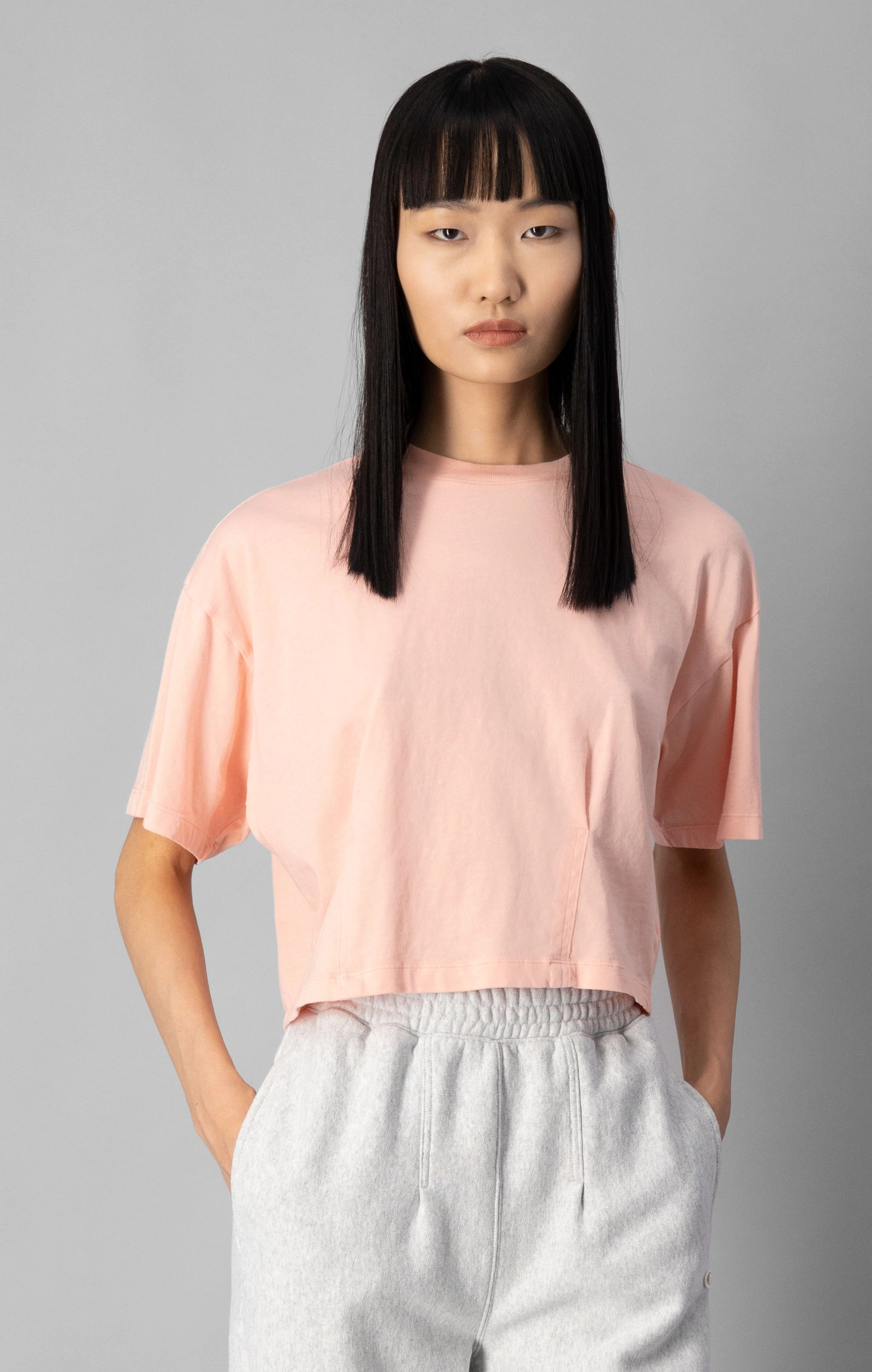 Minimalistisches körpernahes Baumwoll-T-Shirt