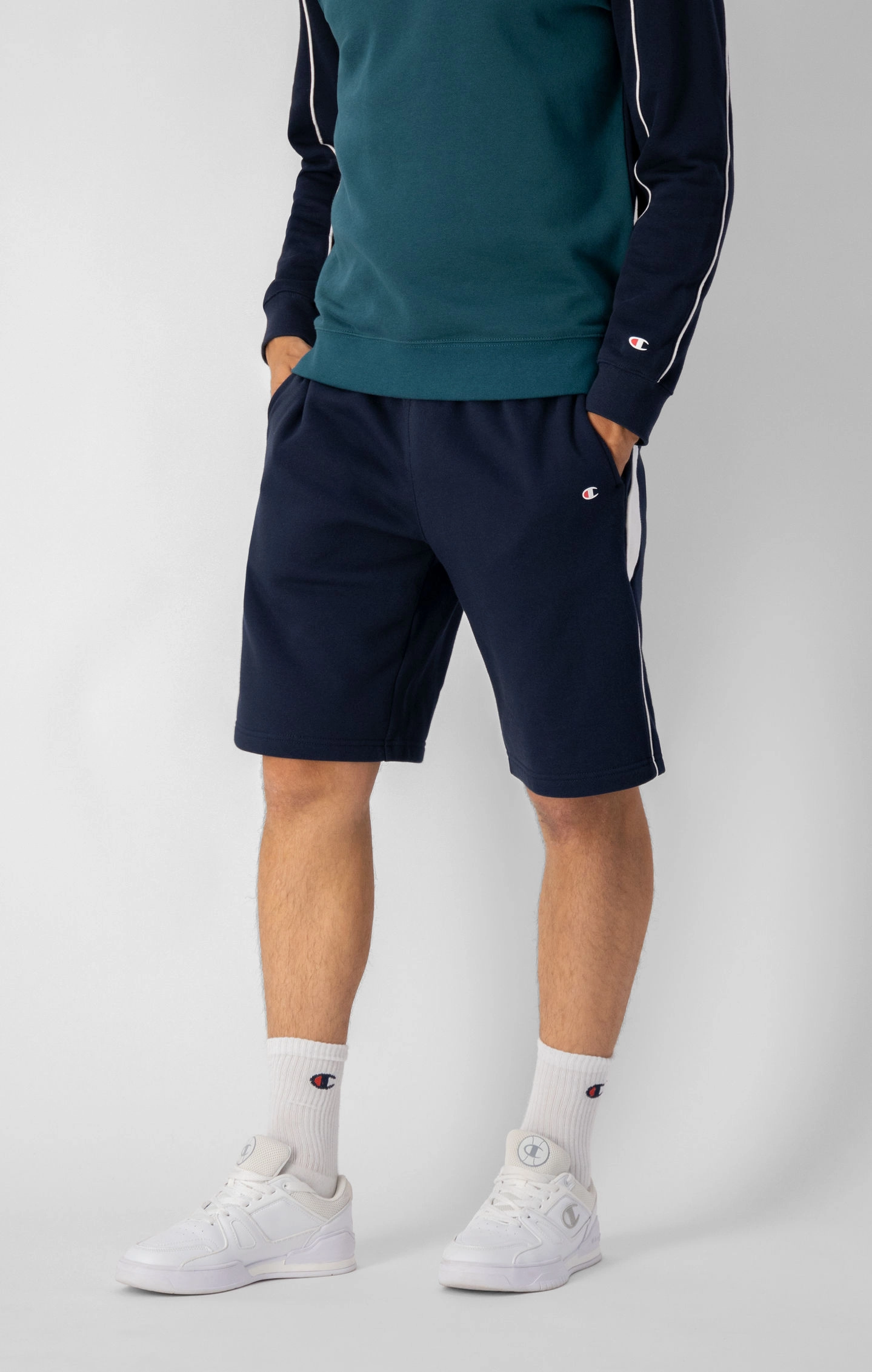 Fleece-Shorts mit seitlichen Details