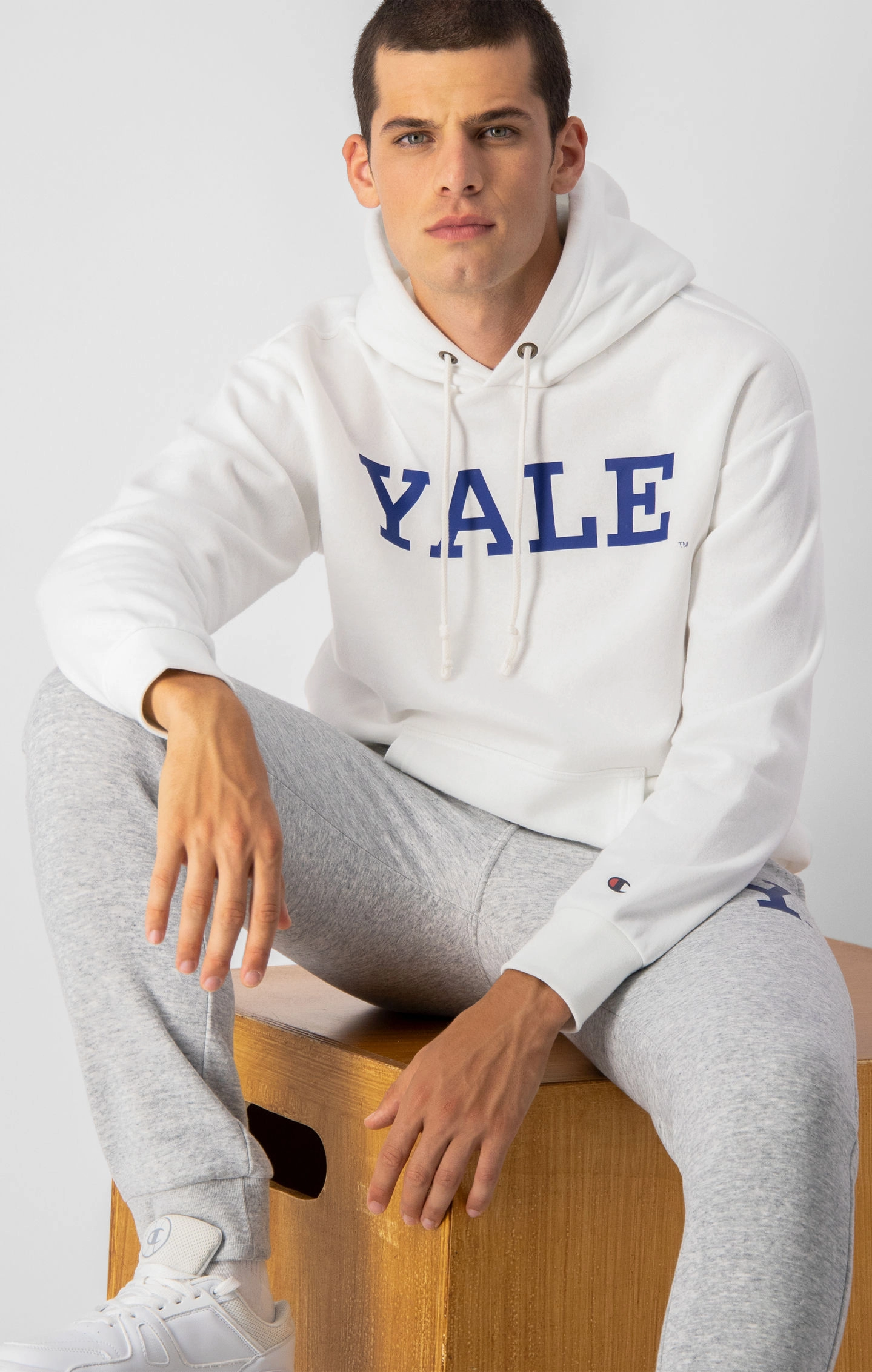 Fleece-Kapuzenpullover mit Logo im Uni-Stil