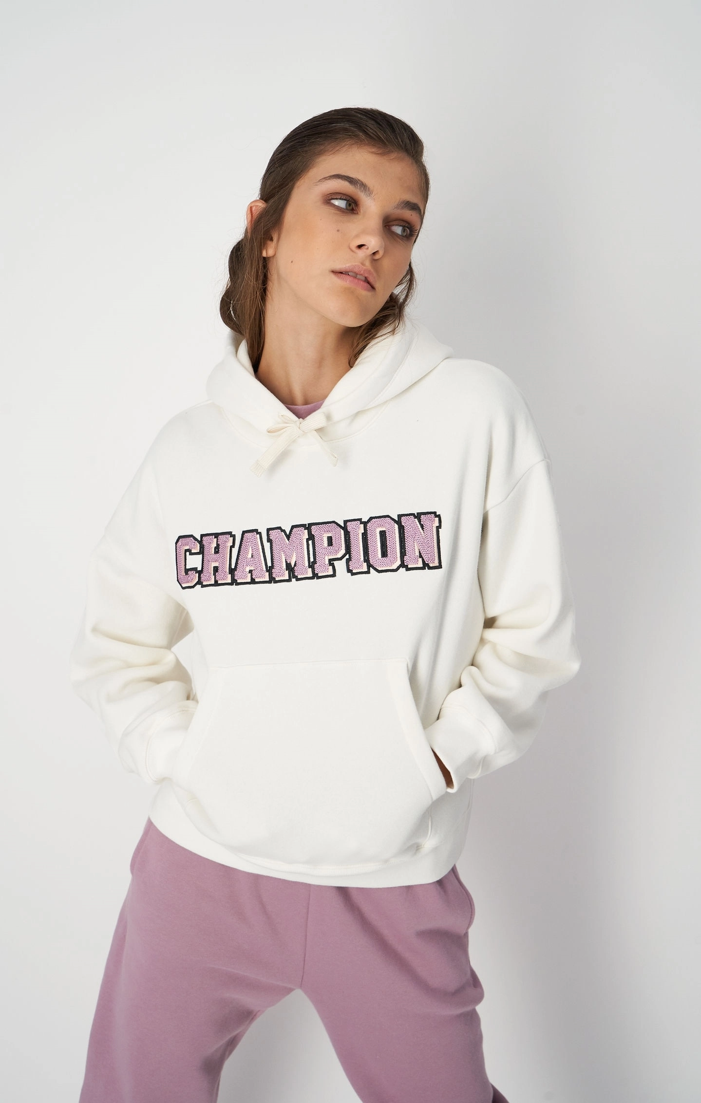 Fleece-Kapuzenpullover mit Logo im College-Stil