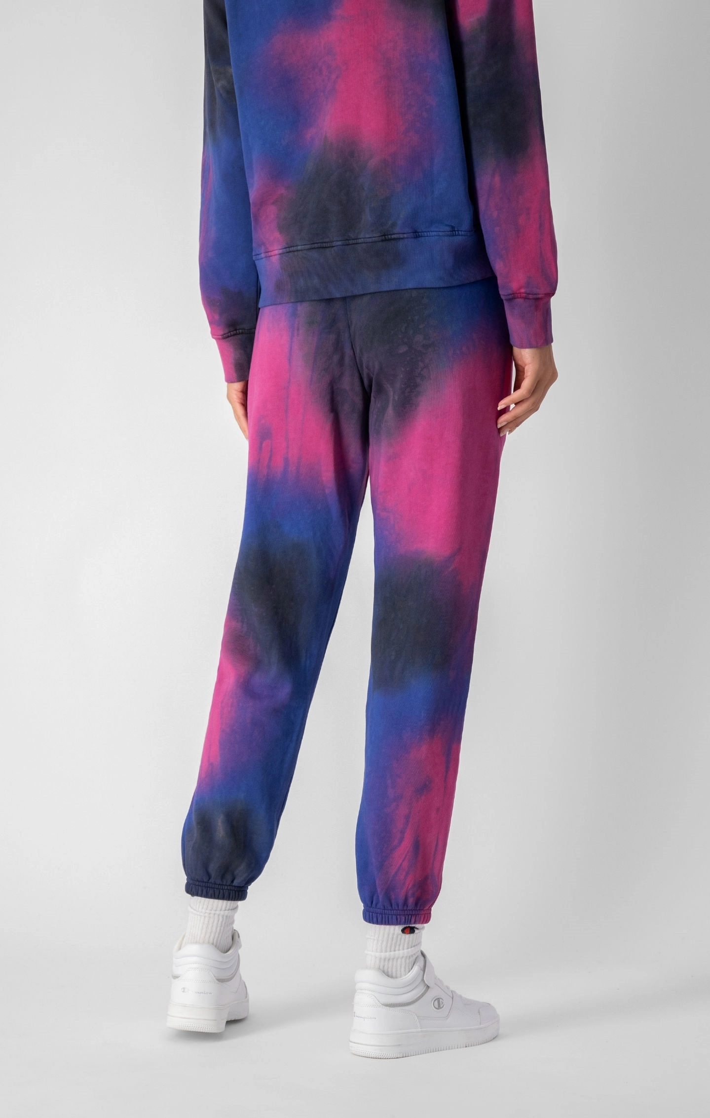 Fleece-Jogginghose mit natürlicher Batikfärbung