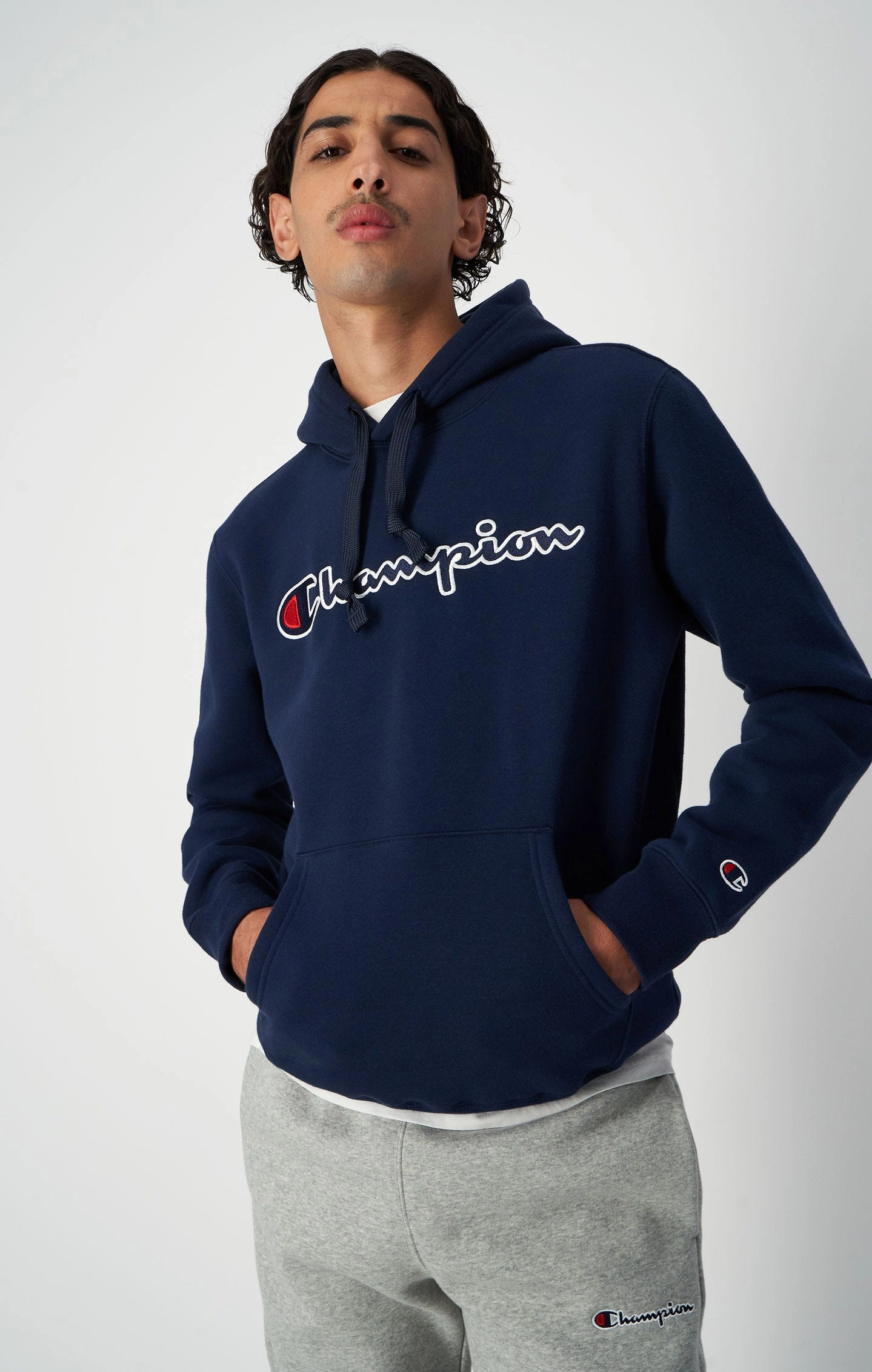 Hoodie aus Baumwollfleece mit gesticktem Logo-Schriftzug