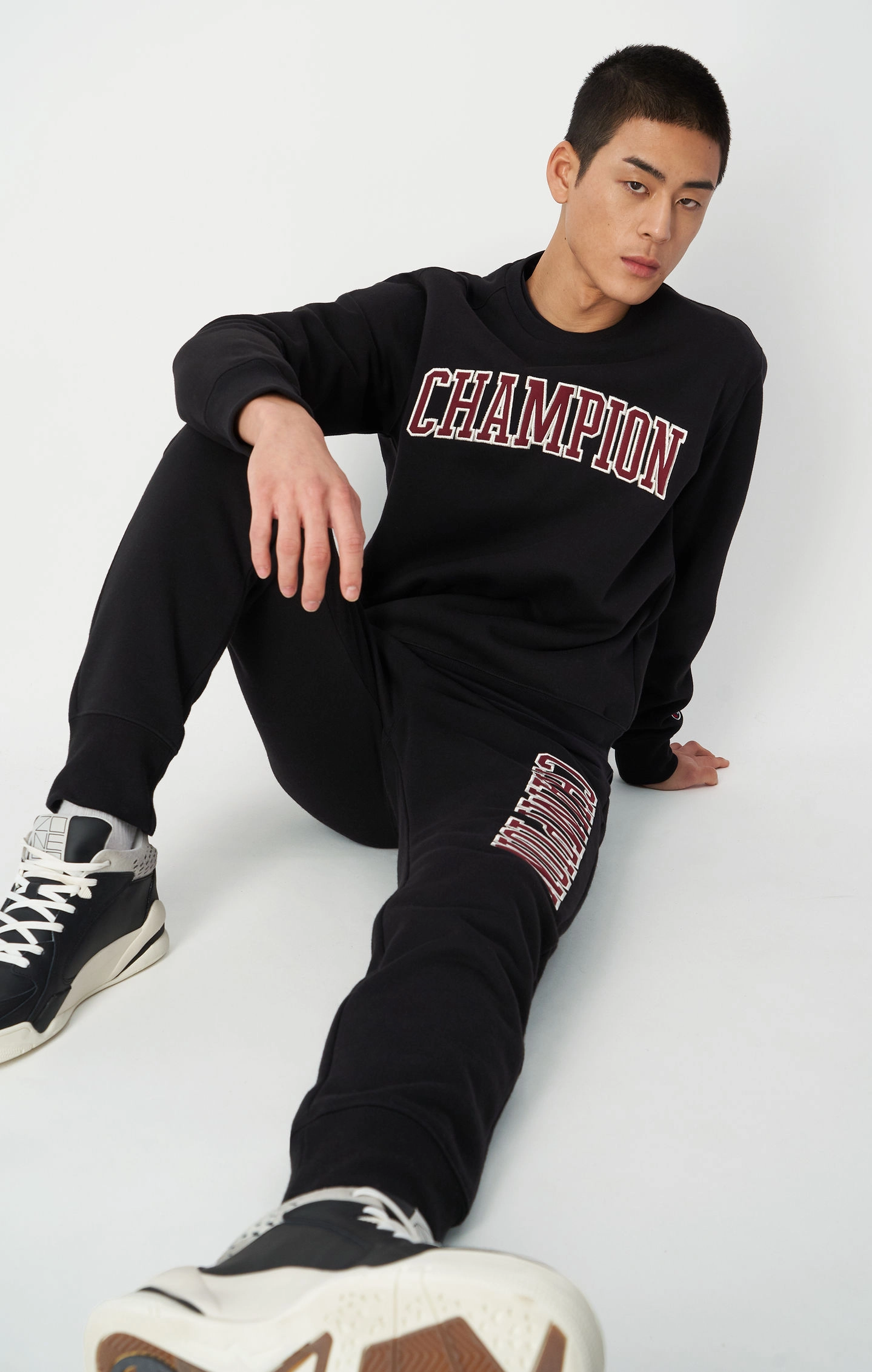 Jogginghose aus schwerem Fleece mit Logo im College-Stil