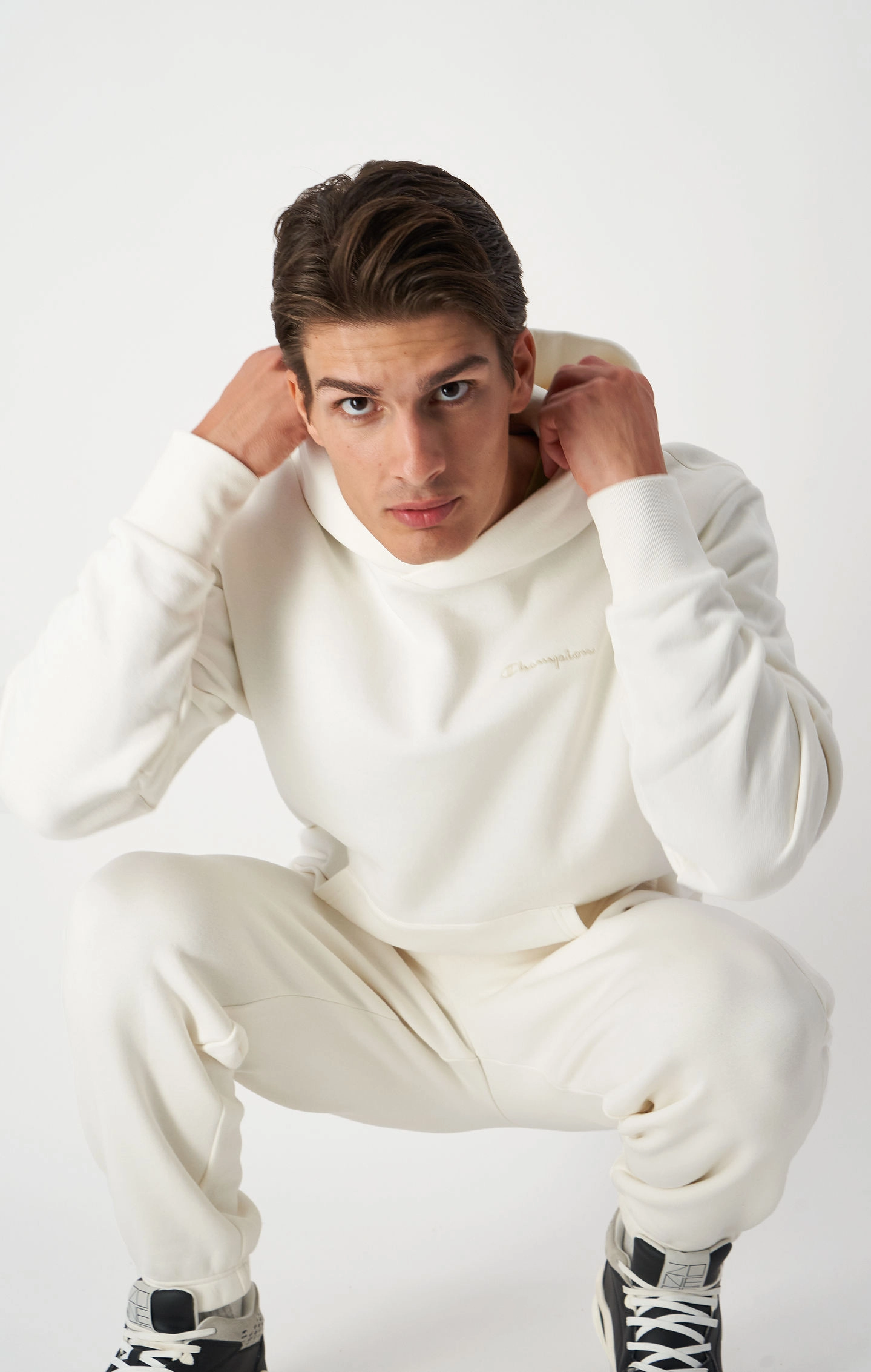 Eco-Future Kapuzenpullover mit Stickerei