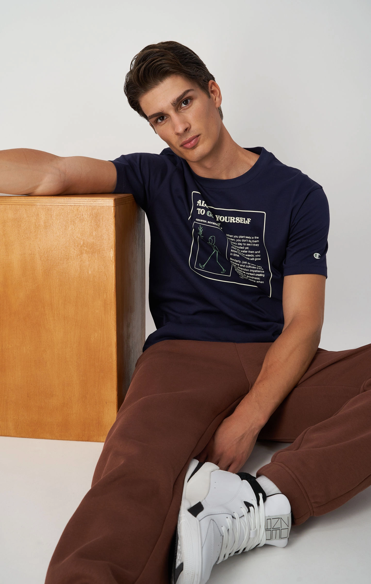 Eco-Future T-Shirt mit Stickerei