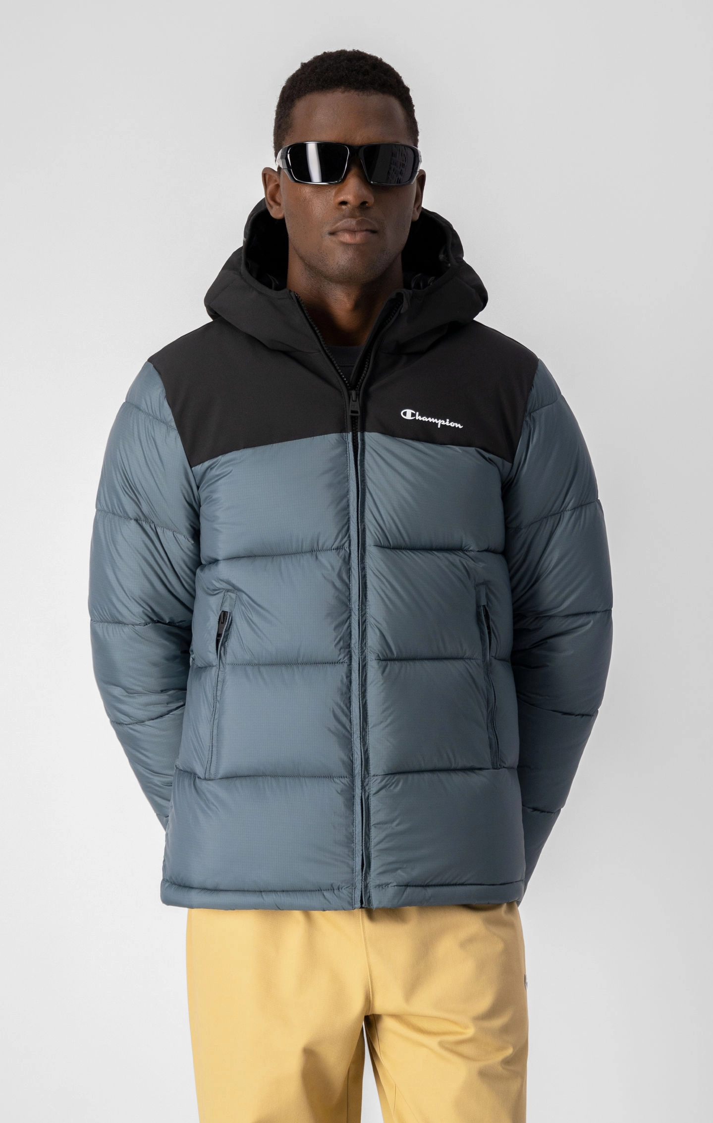 Wattierte Kapuzenjacke mit Logo-Schriftzug