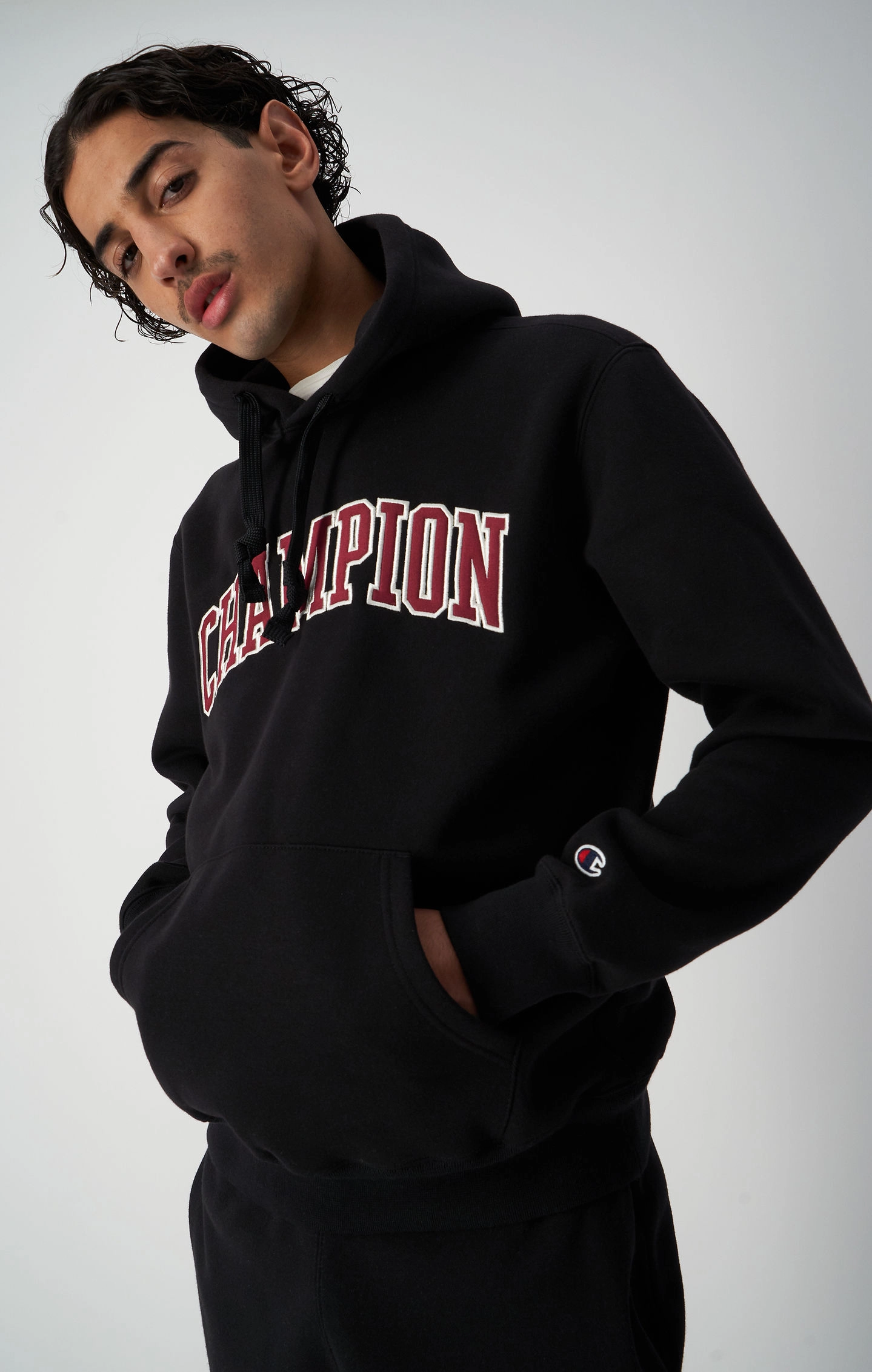 Kapuzenpullover aus schwerem Fleece mit Logo im College-Stil