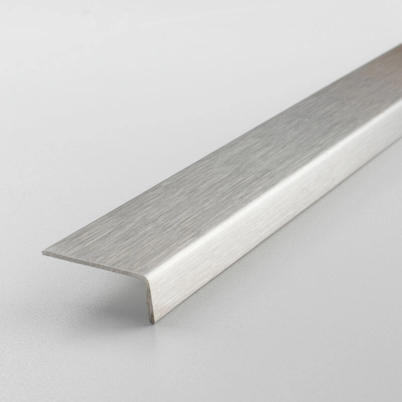 Mini-Winkelprofil | Edelstahl | Edelstahl matt | Breite 24 mm | Höhe 4 mm | Länge 2700 mm | Ungebohrt | Treppenkantenprofil | Treppenwinkel |
