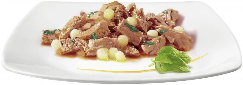 Purina Gourmet a la Carte mit Huhn garniert mit Spinat und Pasta-Perlen