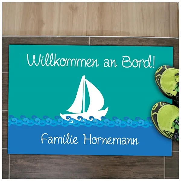 Maritime Fußmatte Boot mit Ihrem Familiennamen "Willkommen an Bord"