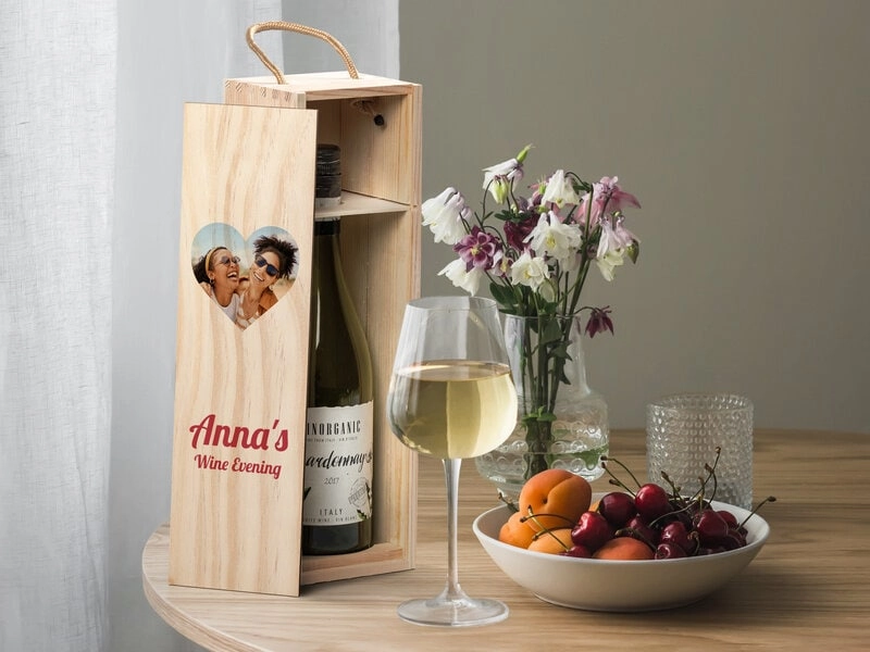 Persönliche Weinkiste aus Holz mit Fotoherz & Text