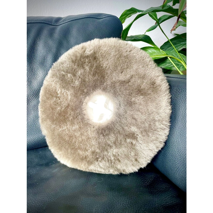 Depot4Design PILL Schaffell Wärmflasche - anthrazit - Ø 27,5 cm, Höhe 4 cm