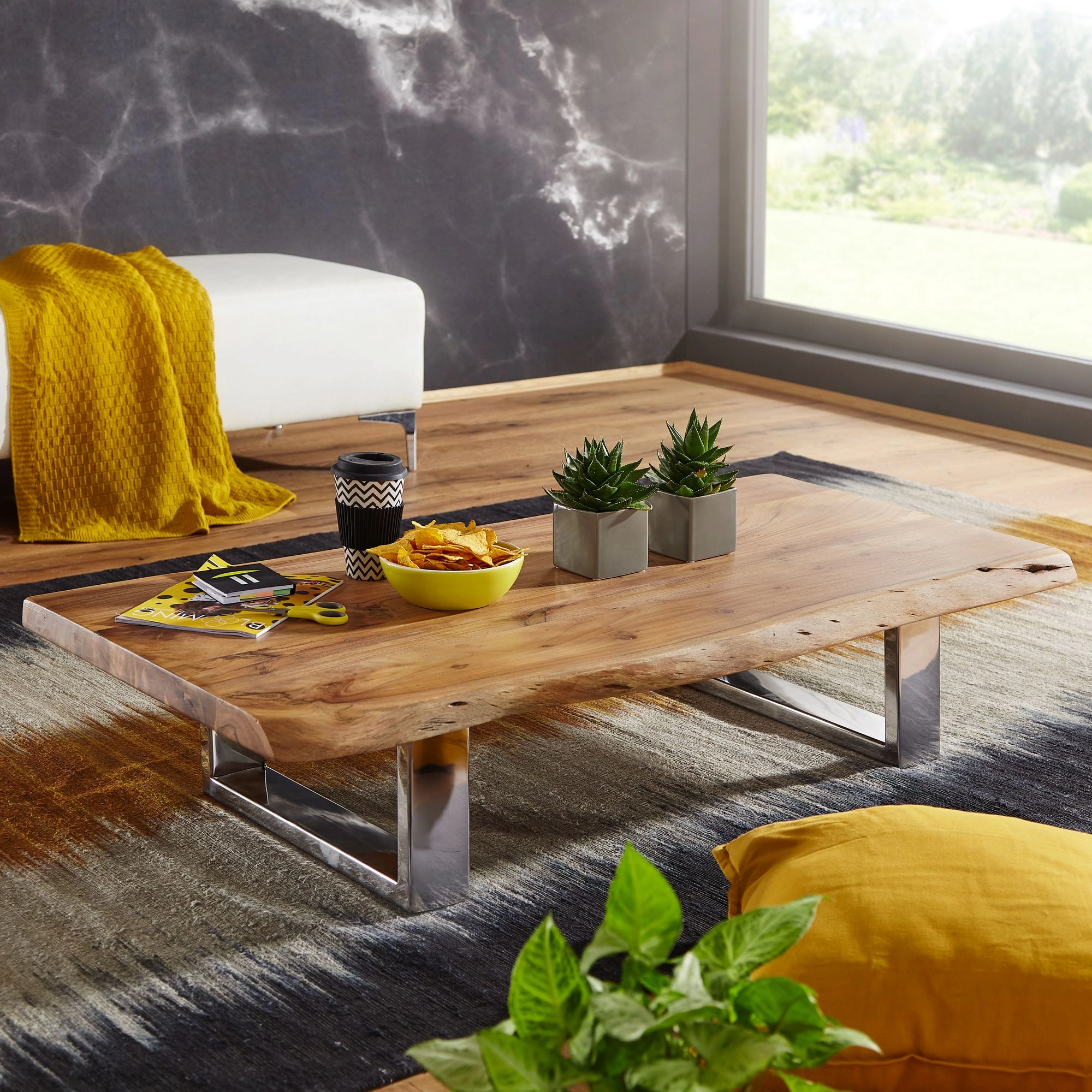 FineBuy Couchtisch 115 x 25 x 58 cm Akazie Massiv Holz Metallgestell groß, Baumstamm Wohnzimmertisch Massivholz Braun, Baumkante Sofatisch Landhaus Holztisch, Tisch Wohnzimmer Stubentisch
