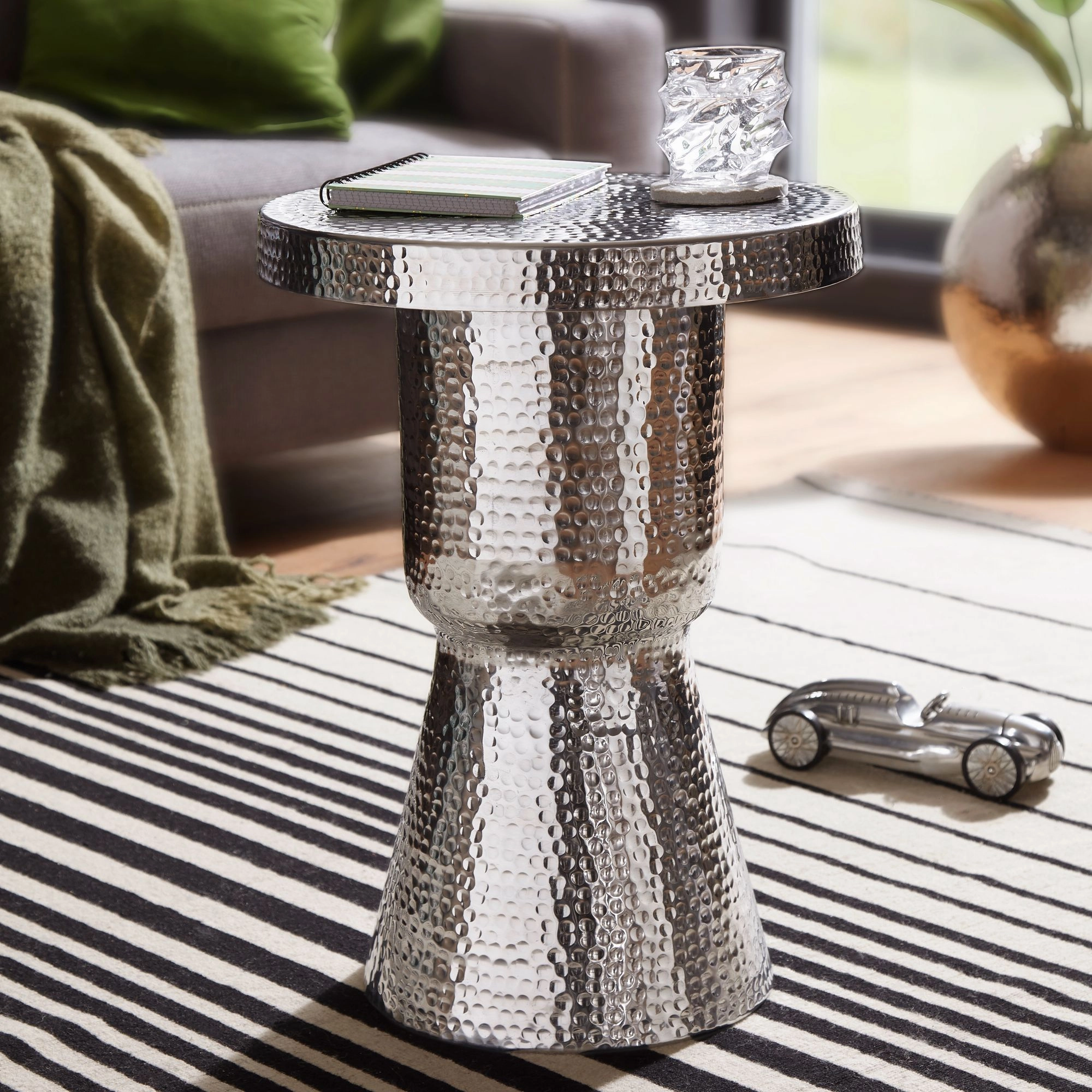 FineBuy Design Beistelltisch 43 x 59 x 43 cm Aluminium Dekotisch Orientalisch rund, Designer Ablagetisch Metall modern, Anstelltisch schmal, Kleiner Hammerschlag Abstelltisch