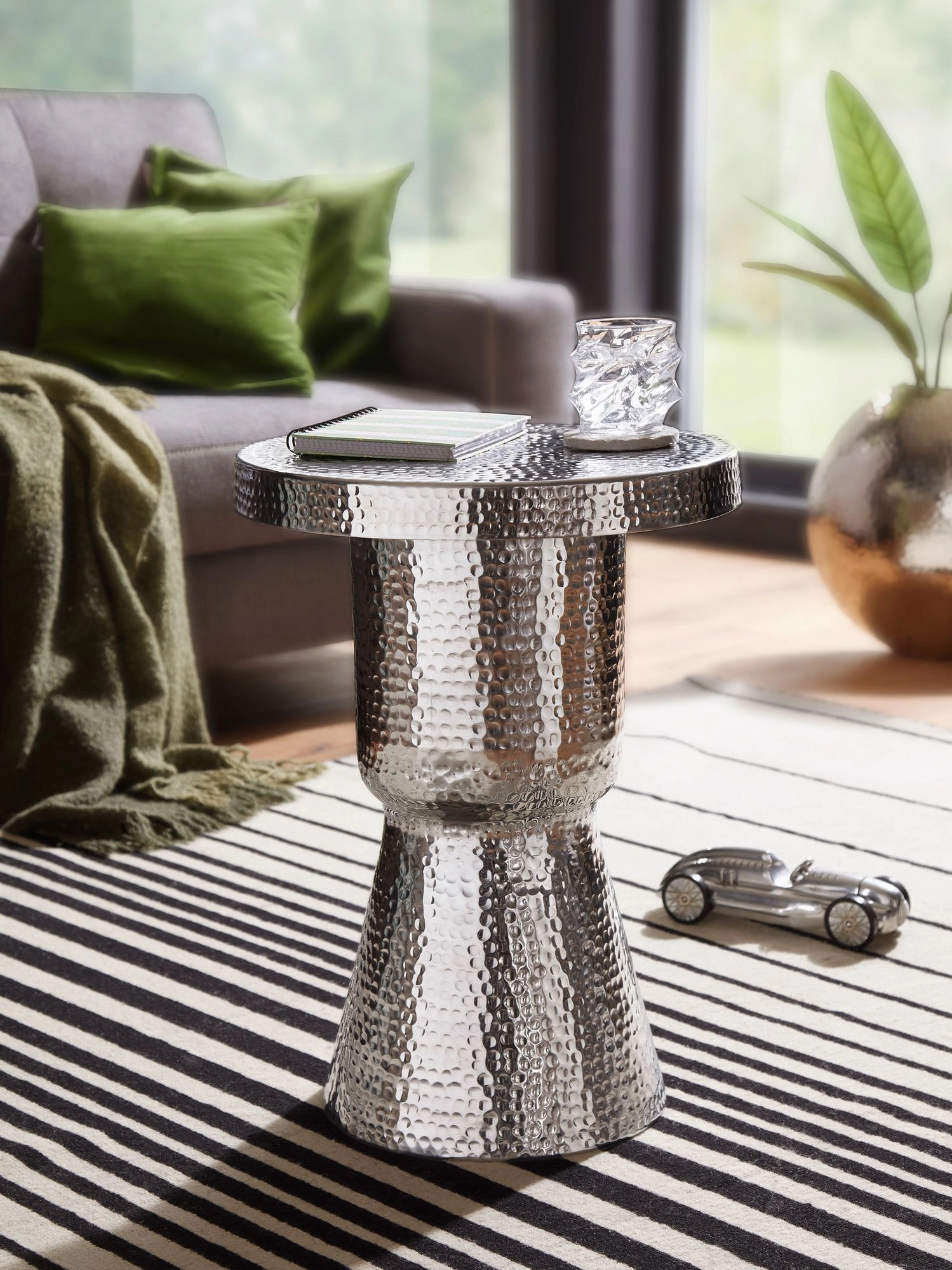FineBuy Design Beistelltisch 43 x 59 x 43 cm Aluminium Dekotisch Orientalisch rund, Designer Ablagetisch Metall modern, Anstelltisch schmal, Kleiner Hammerschlag Abstelltisch