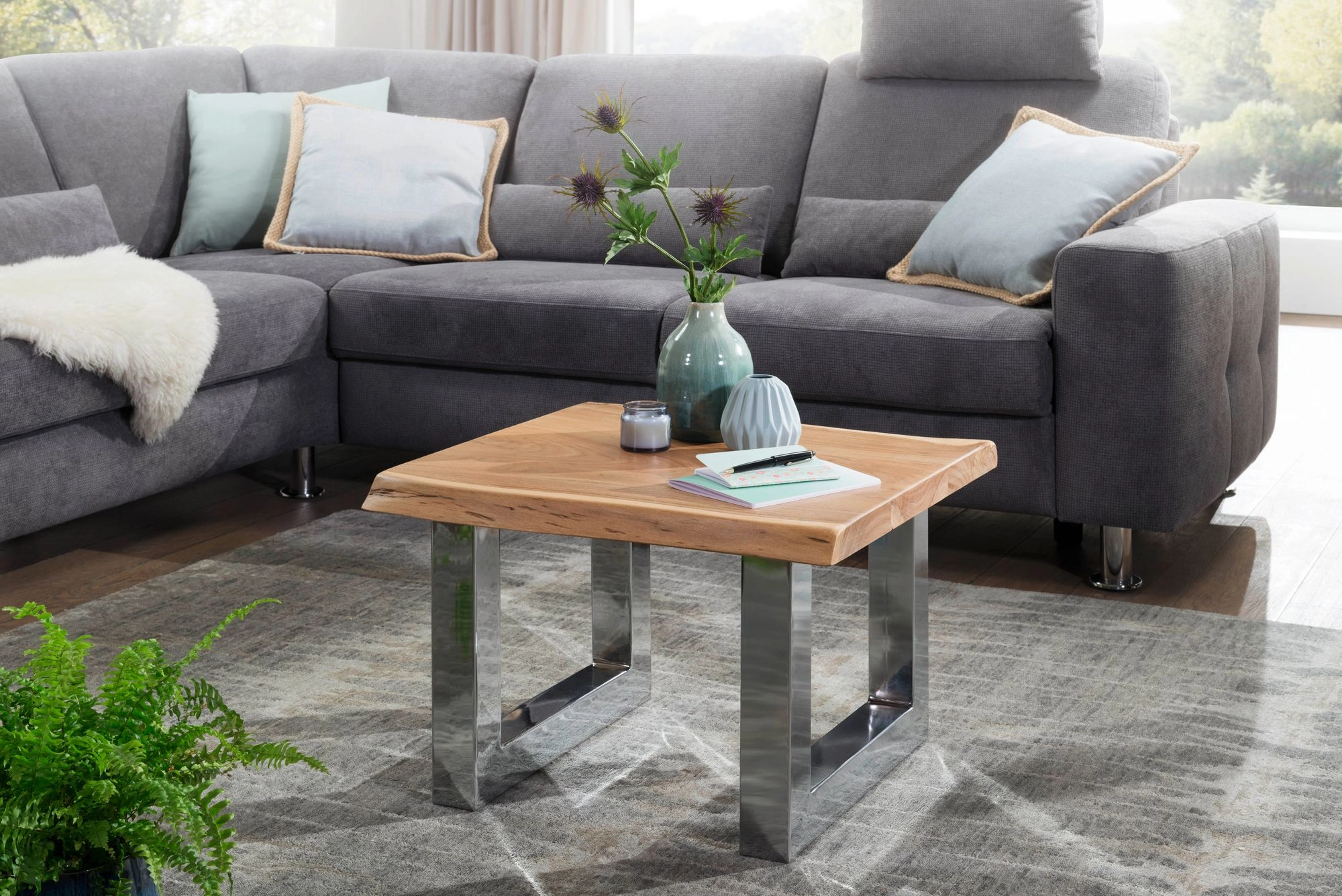 FineBuy Couchtisch 58 x 40 x 60 cm Akazie massiv Holz Metallgestell braun, Baumstamm Wohnzimmertisch Massivholz klein, Baumkante Sofatisch Landhaus Holztisch, Tisch Wohnzimmer Stubentisch