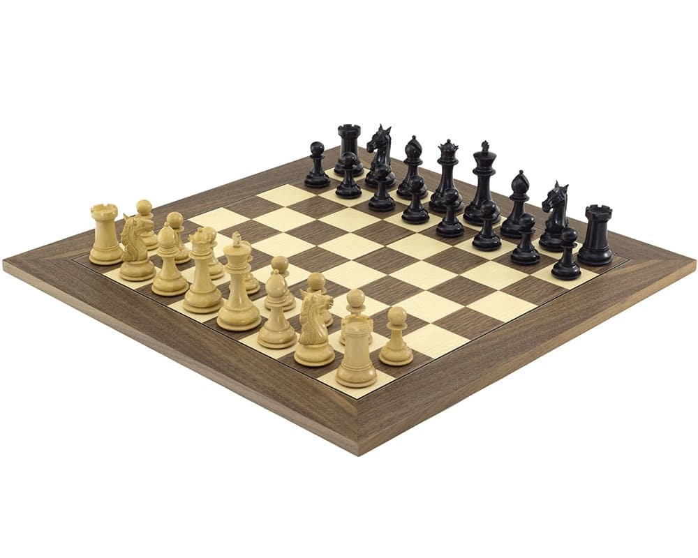 Das Columbus Schachset aus Ebenholz und Walnuss