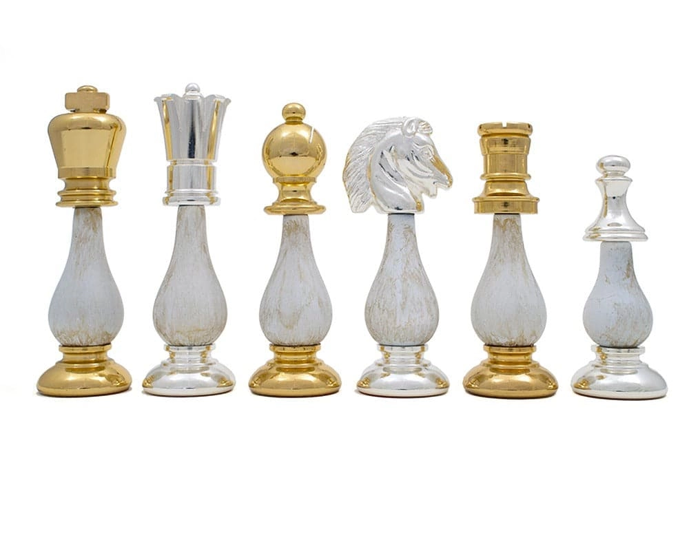 Die San Severeo 24 Karat Gold und 990 Silber plattierten 10 cm Schachfiguren.
