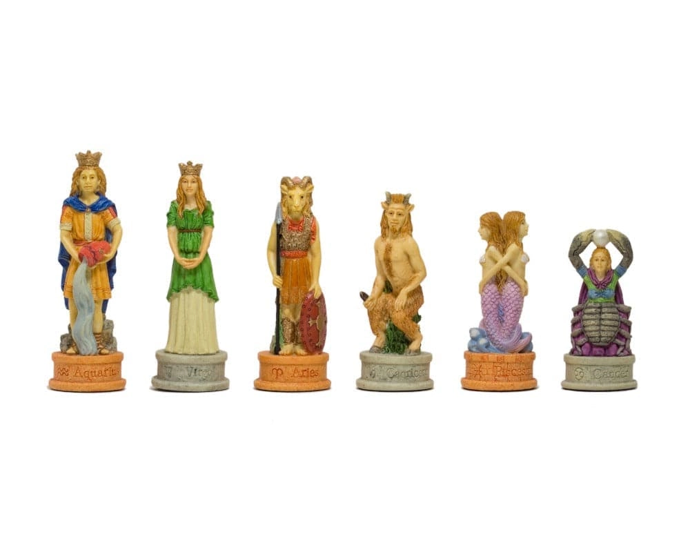 Die handbemalten italienischen Schachfiguren im Zodiac-Stil von Italfama.