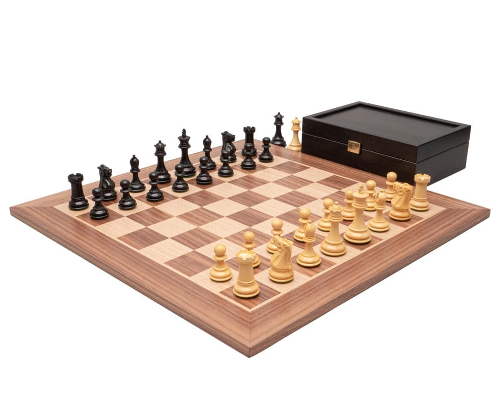 Das Highclere Schachset aus Ebenholz und Walnuss im traditionellen Design