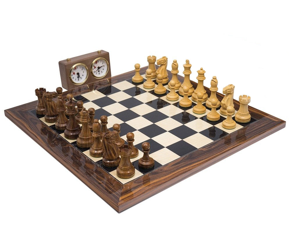 Das Broadbase Club Staunton Schachset aus Teak-Palisander.