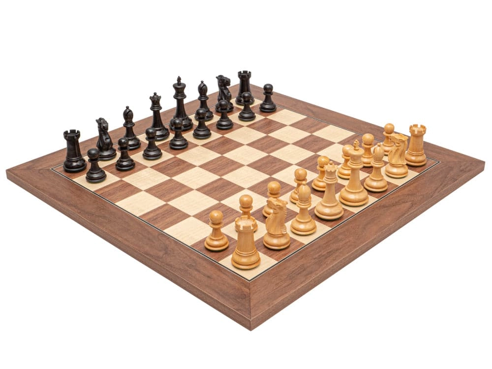 Das Warwick Grand Schwarz- und Walnuss-Schachset