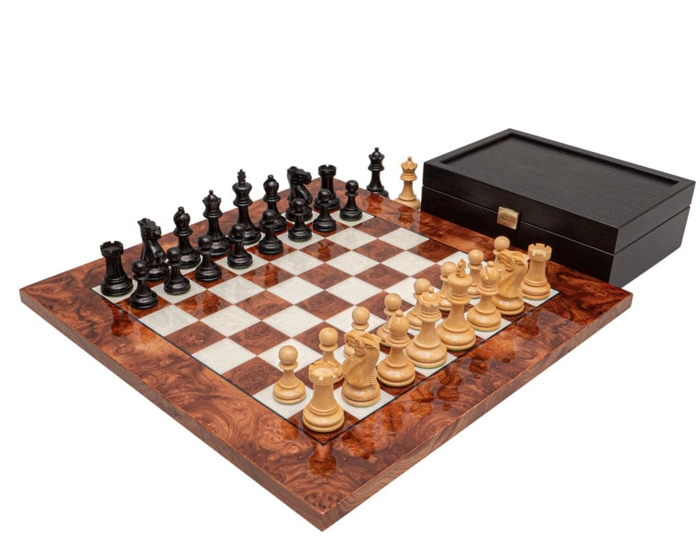 Das luxuriöse Highgrove-Schachset aus Briarwood und Schwarz