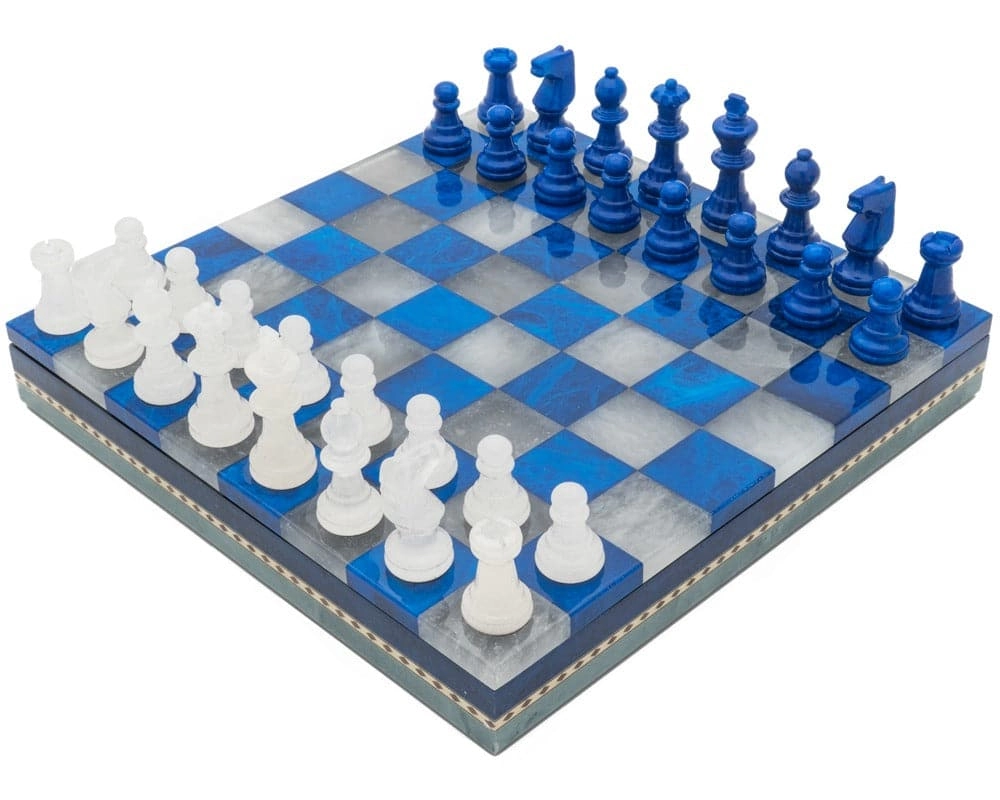 Blau-weiße Alabaster-Schach- und Damespiel mit eingelegter Truhe