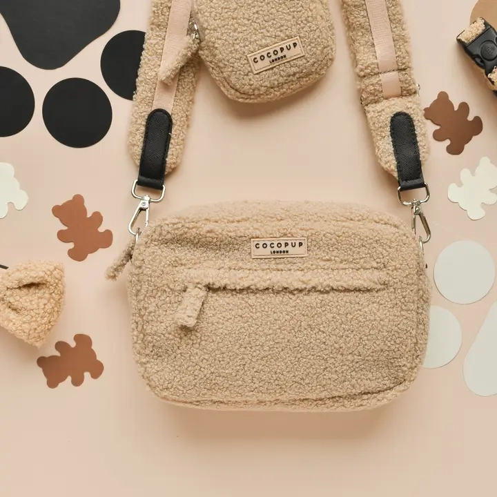 Cocopup London Dog Walking Bag Teddy  Beige Bauchtasche | Gassitasche | viel Platz | für alle Utensilien | robust | viele Fächer | extra Tasche für Le