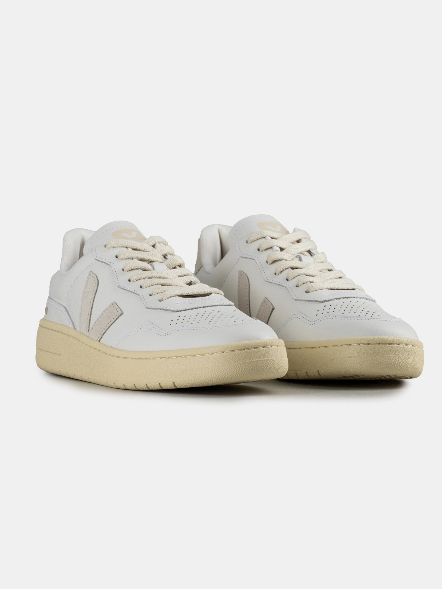 Veja V-90 O.T. Leather