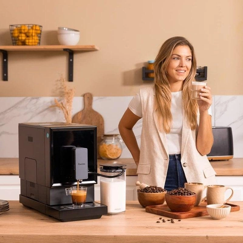 Kaffeevollautomat Cecotec Power Matic-ccino Cremma 1,2L 19 bar mit Milchbehälter