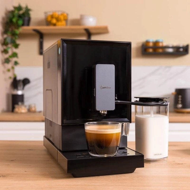 Kaffeevollautomat Cecotec Power Matic-ccino Cremma 1,2L 19 bar mit Milchbehälter