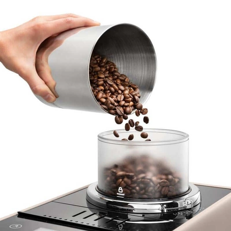 DeLonghi Rivelia Kaffeevollautomat mit Milchtank, 19 Bar, beige